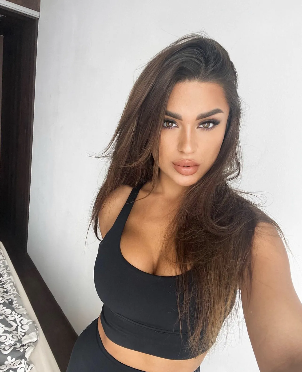 Adela international vegan dating