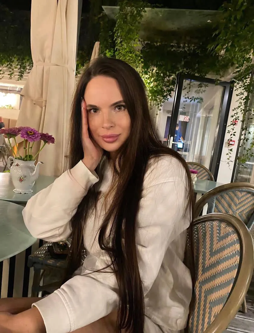 Elvira an international dating website